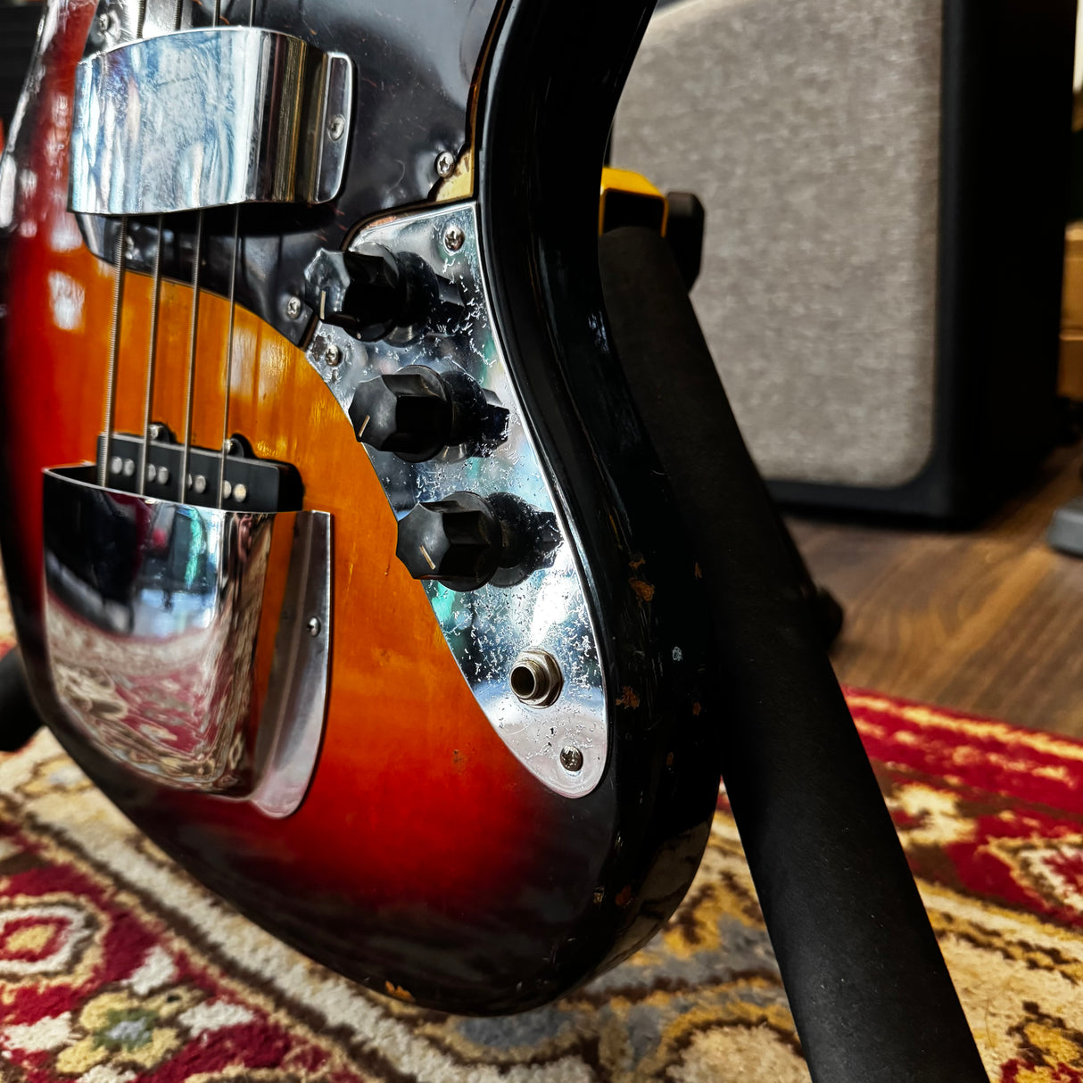 Columbus Jazz Bass Guitar Japanese 1970's Sunburst (Pre-Owned)