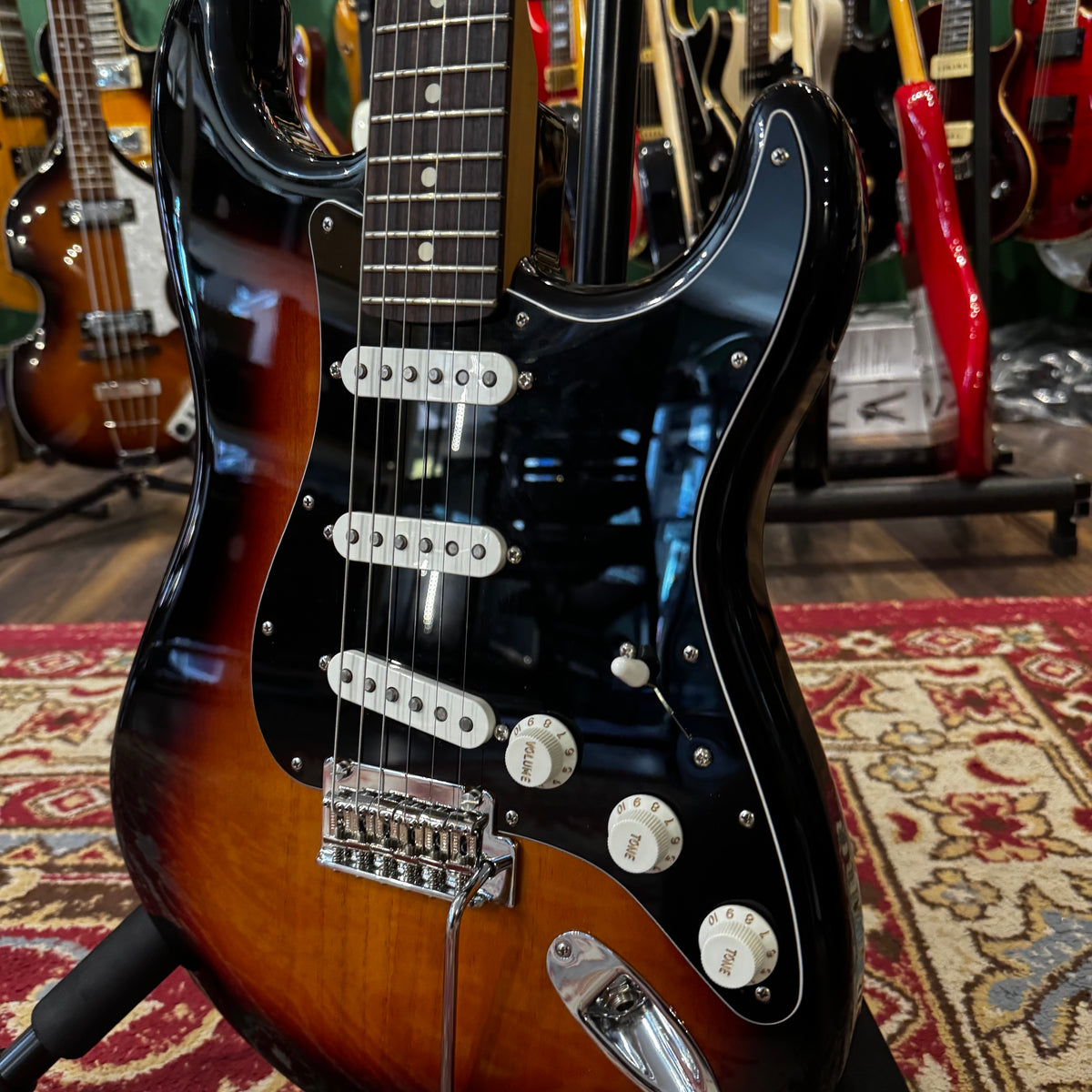 Fender GuitarGuitar Exclusive Limited Edition Roaster Player II Stratocaster Sunburst (Pre-Owned)