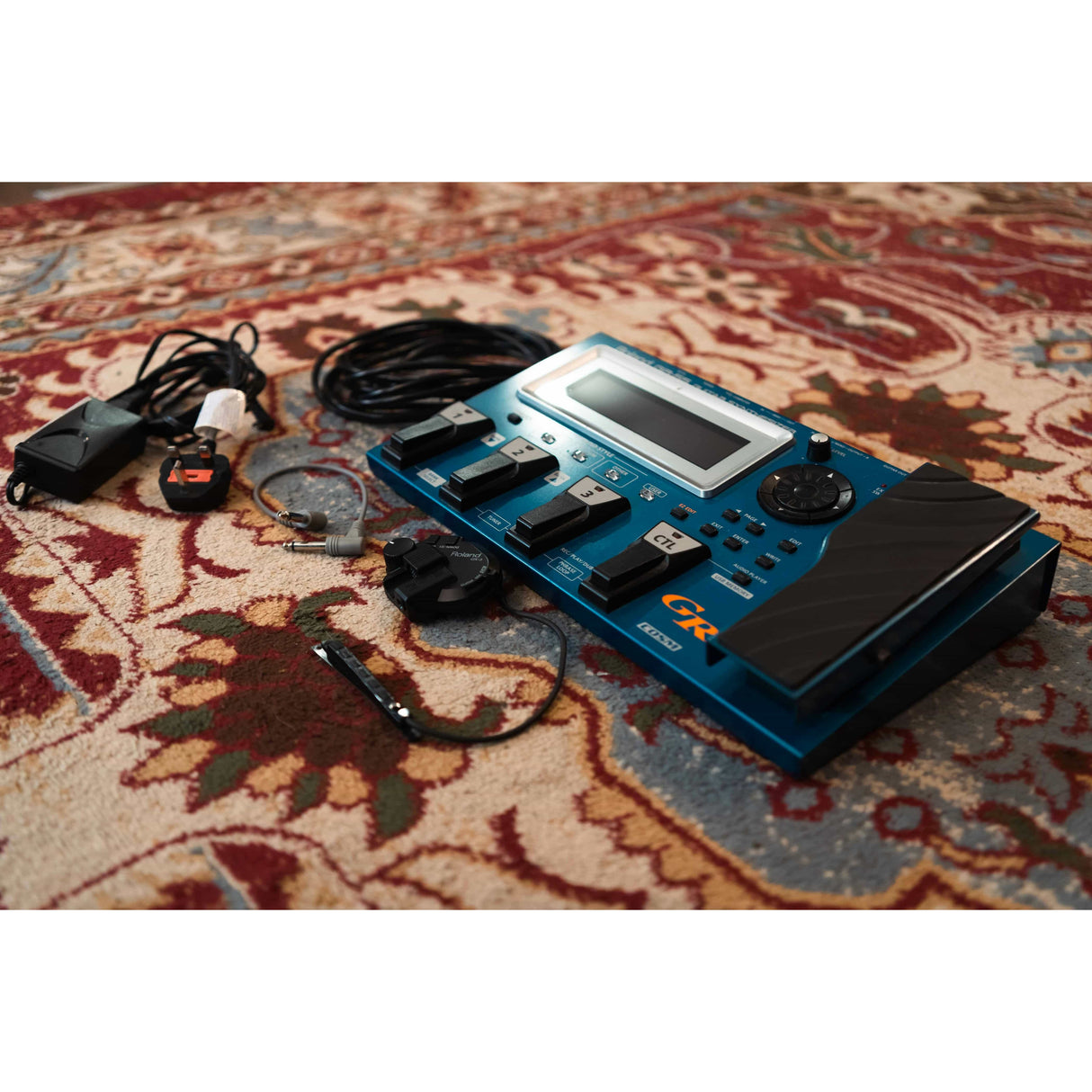 Roland GR-55 Guitar Synthesizer & GK-3 Pickup (Pre-Owned)