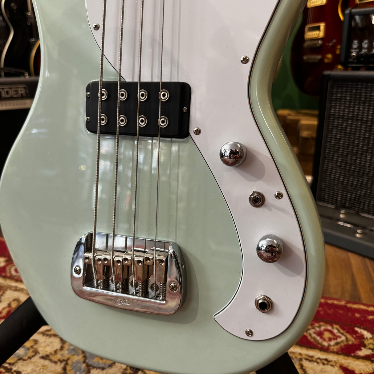 G&L Tribute Series Fallout Shortscale Bass Surf Green (Pre-Owned)