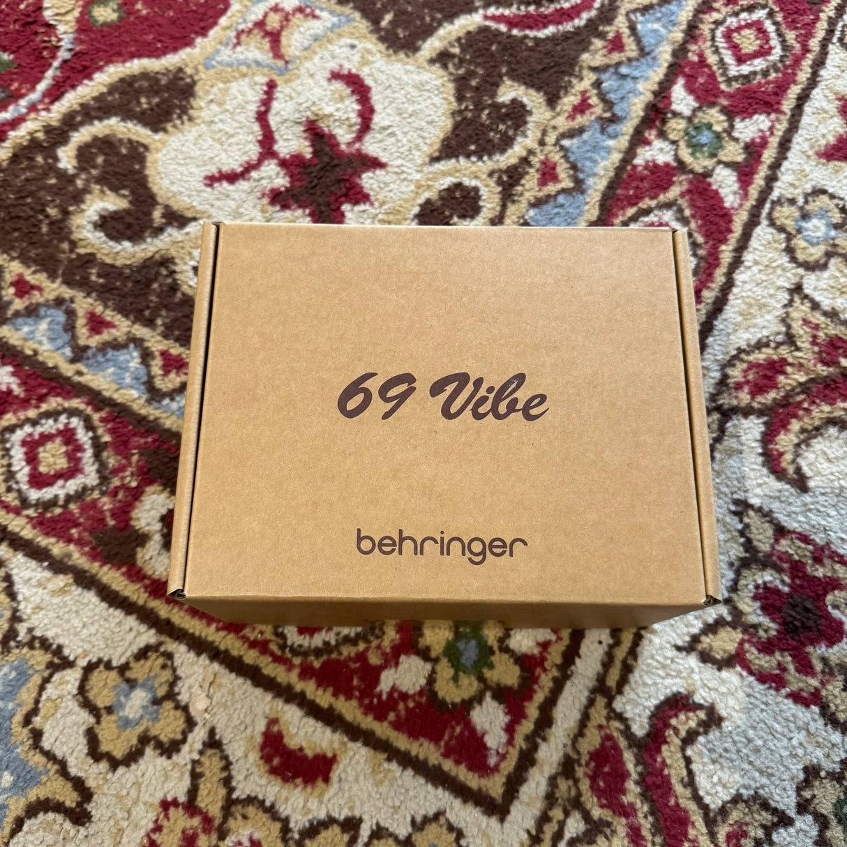 Behringer 69 Vibe Chorus / Vibrato Pedal (Pre-Owned)