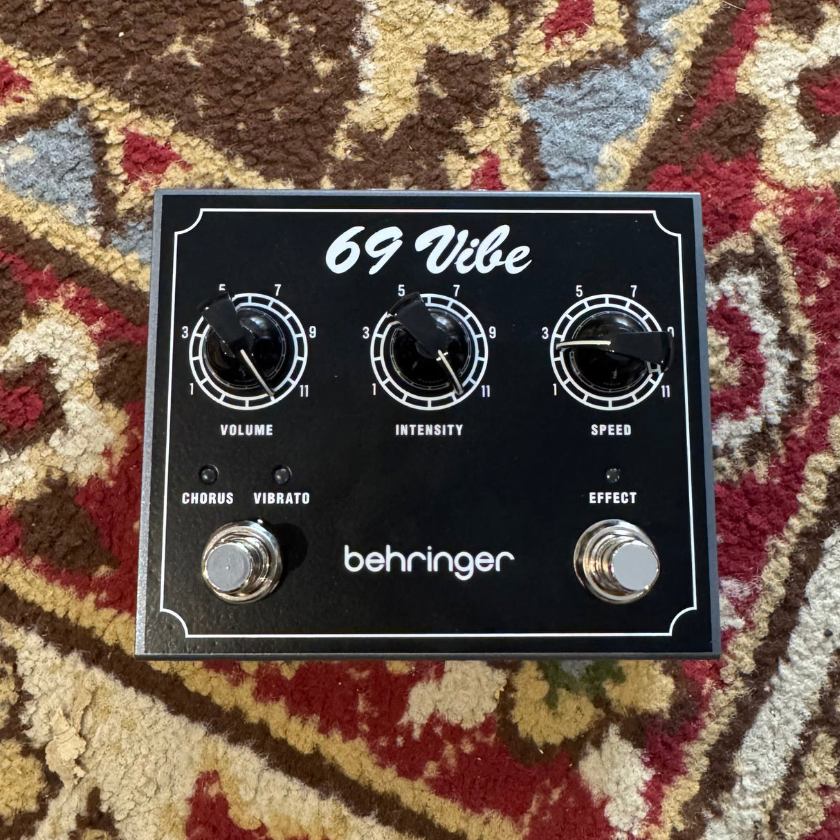 Behringer 69 Vibe Chorus / Vibrato Pedal (Pre-Owned)
