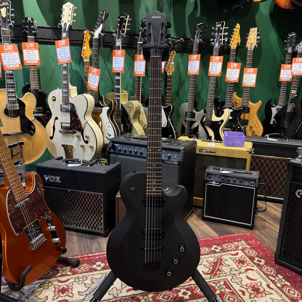 Yamaha AES520/D6 Baritone Electric Guitar Black (Pre-Owned)