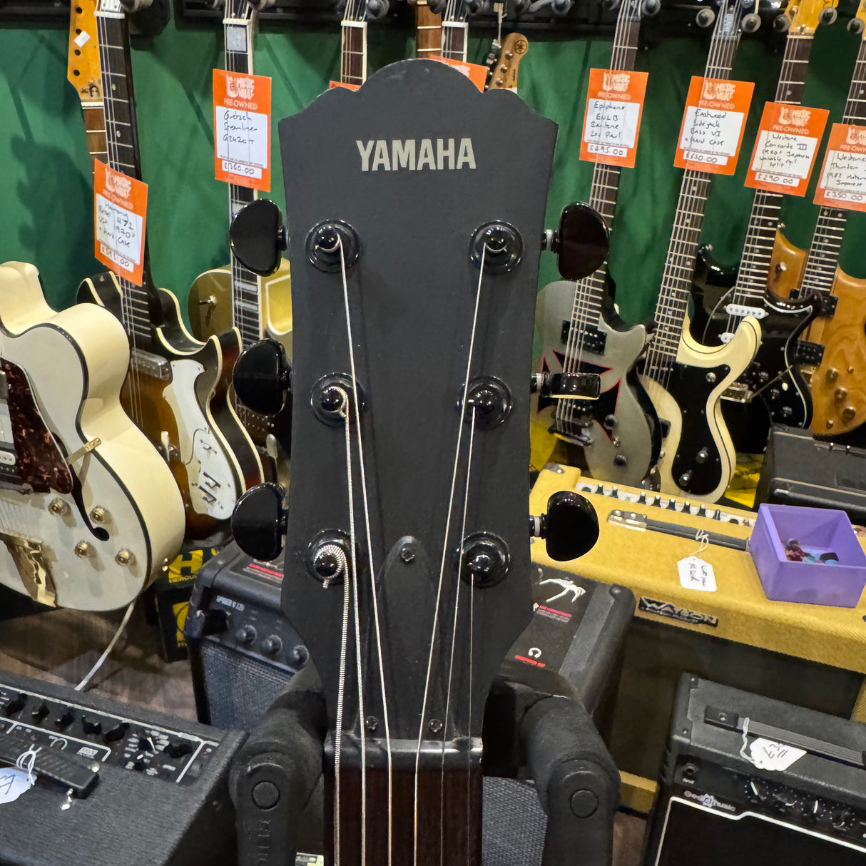 Yamaha AES520/D6 Baritone Electric Guitar Black (Pre-Owned)