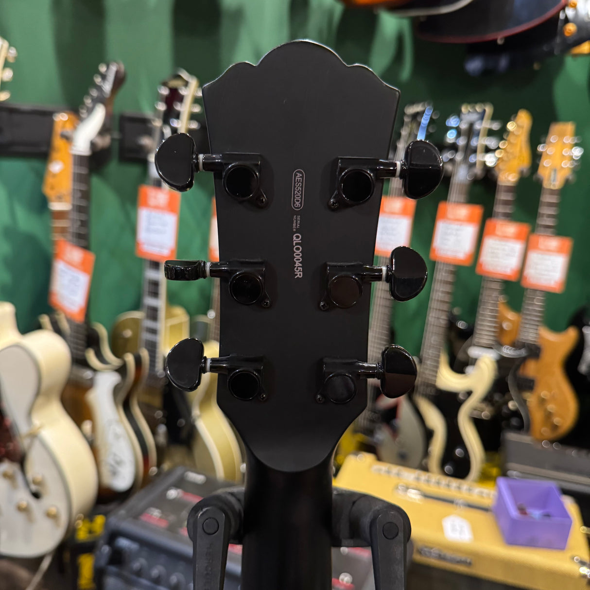 Yamaha AES520/D6 Baritone Electric Guitar Black (Pre-Owned)