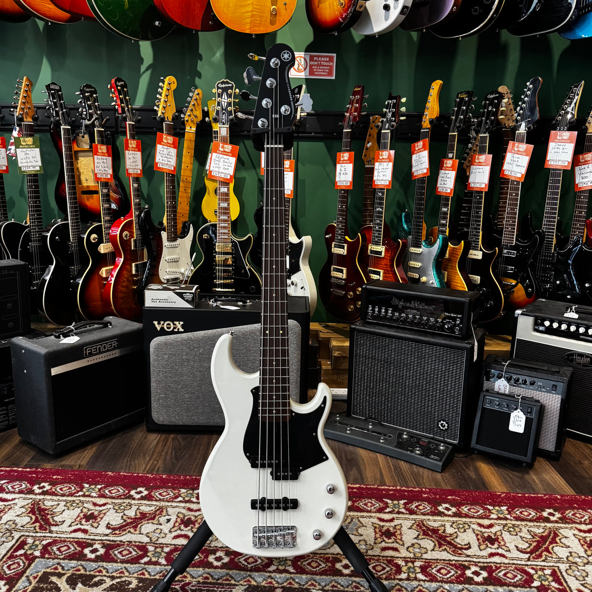 Yamaha BB235 5 String Bass Guitar Vintage White + Case (Pre-Owned)