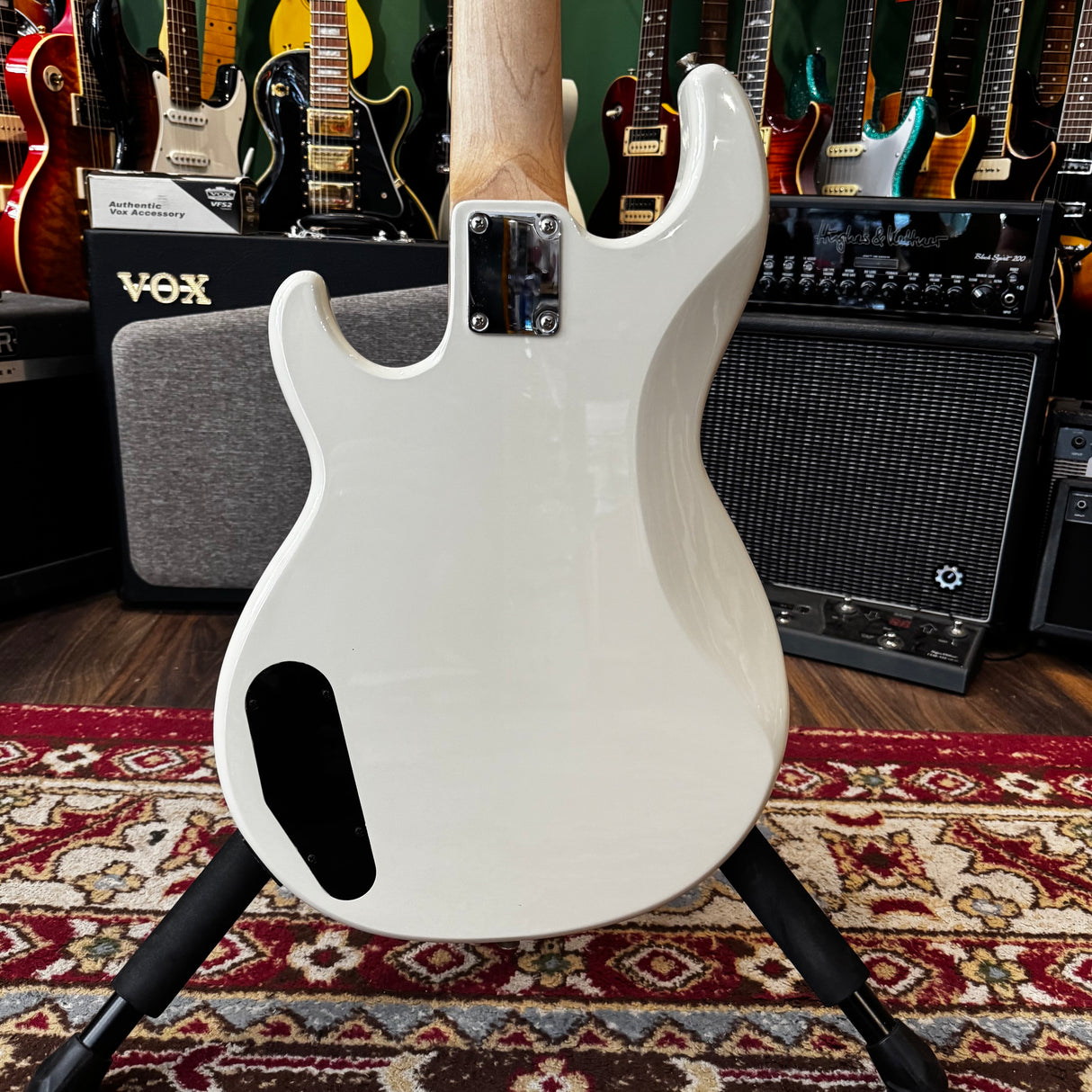 Yamaha BB235 5 String Bass Guitar Vintage White + Case (Pre-Owned)