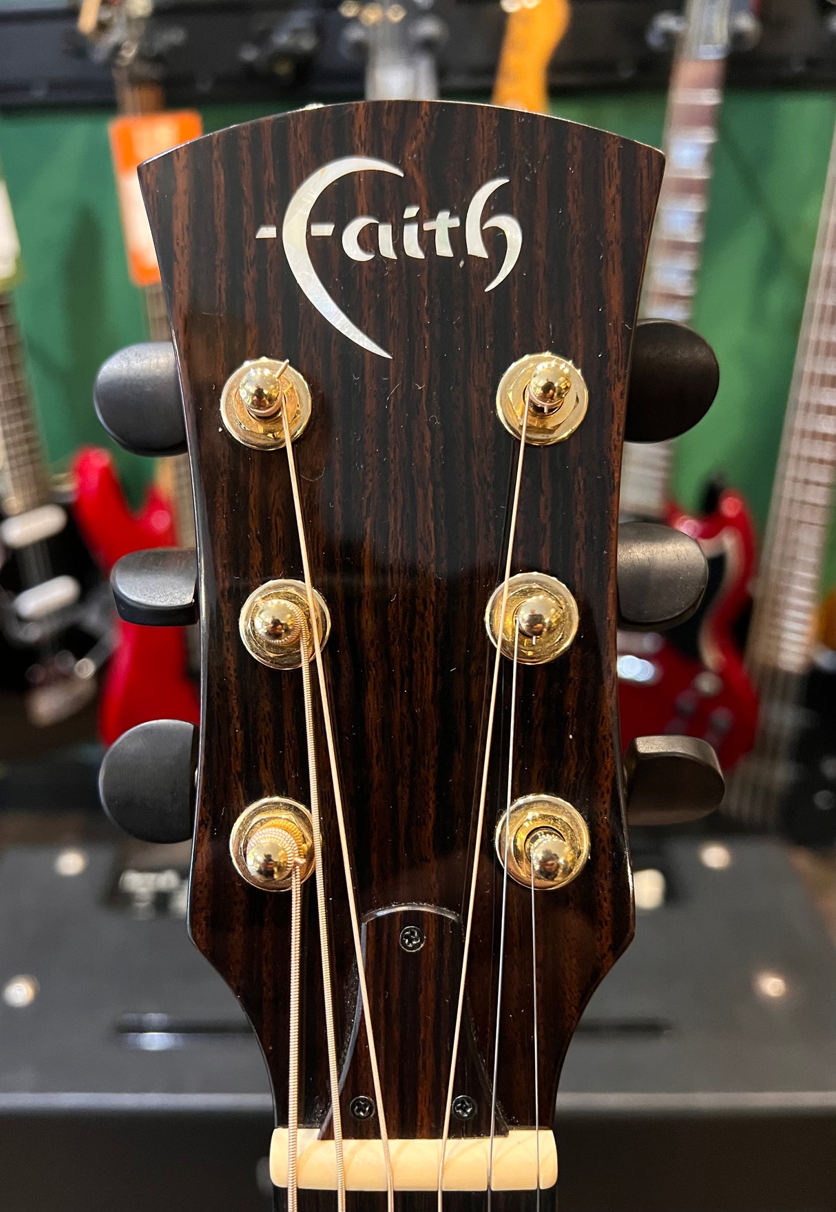 Faith Hi Gloss Saturn Cutaway Electro Acoustic (Pre-Owned)