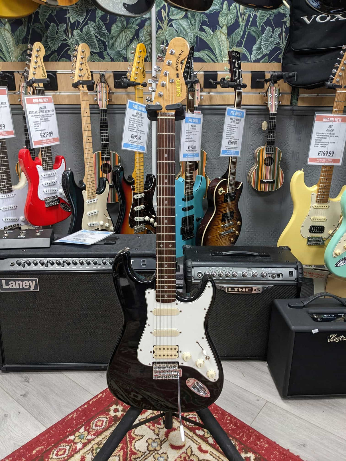 Sunn Mustang Stratocaster Black (Pre-Owned) - Music Vault