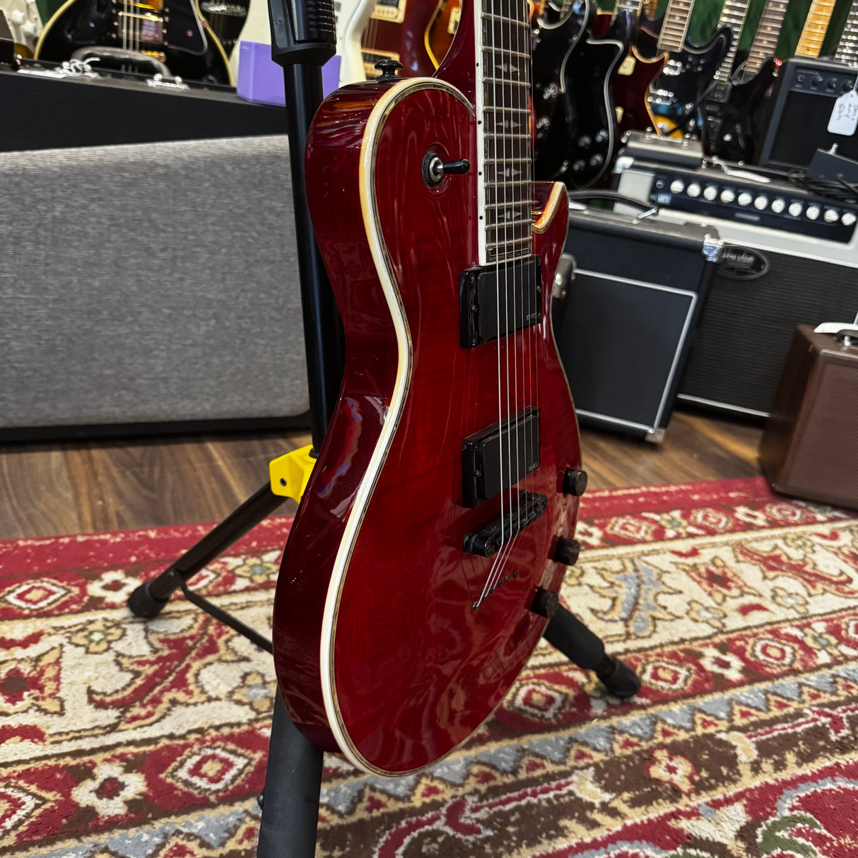 Michael Kelly Patriot Premium Blood Red EMG Quilt Top + Hard Case (Pre-Owned)