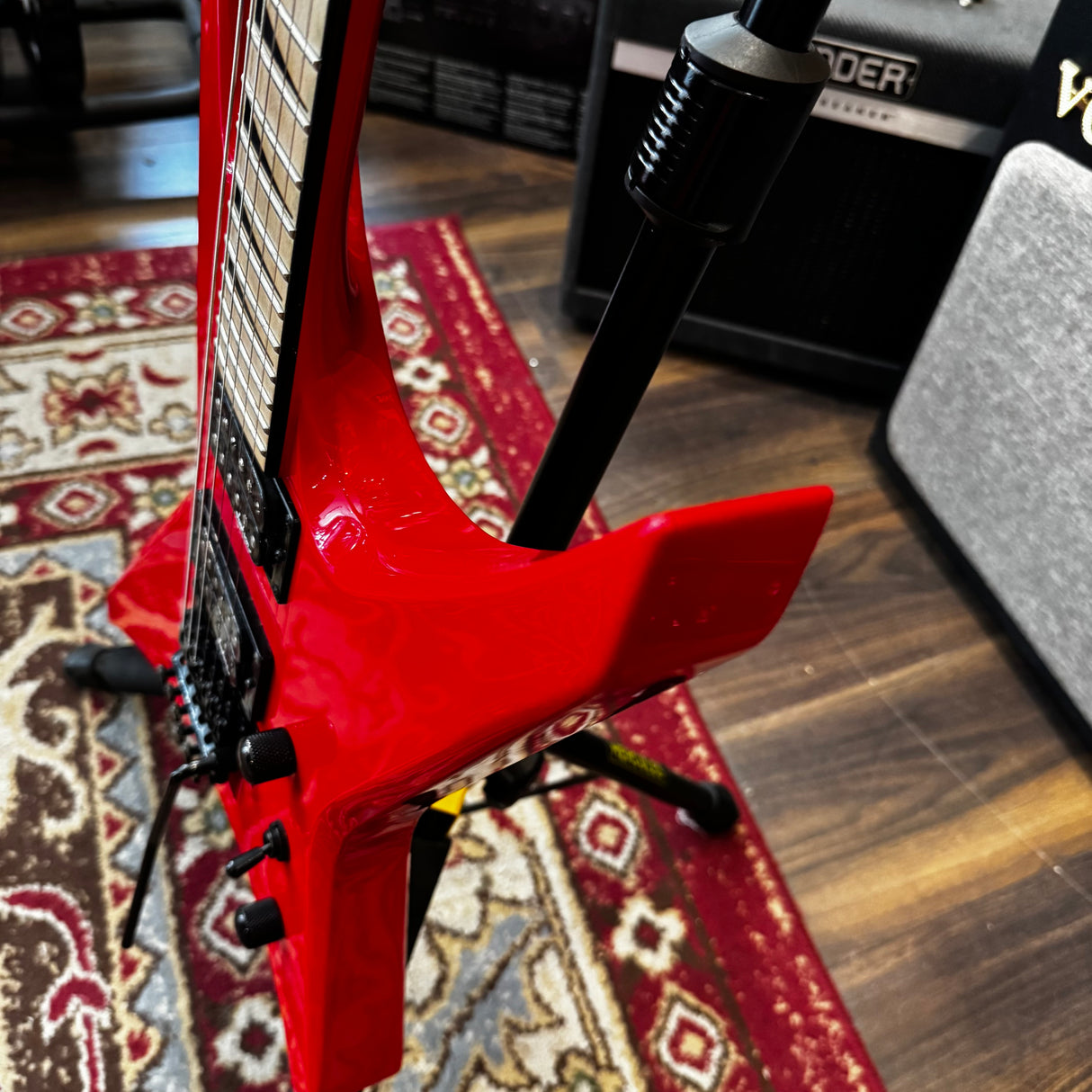 Jackson X Series Warrior WRX24M Racing Red + Hard Case (Pre-Owned)