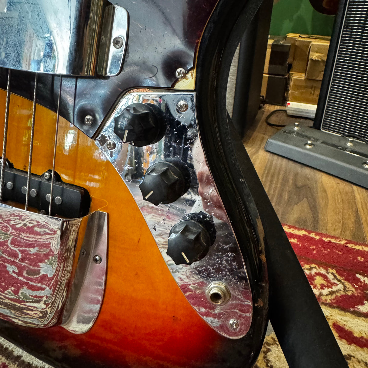 Columbus Jazz Bass Guitar Japanese 1970's Sunburst (Pre-Owned)