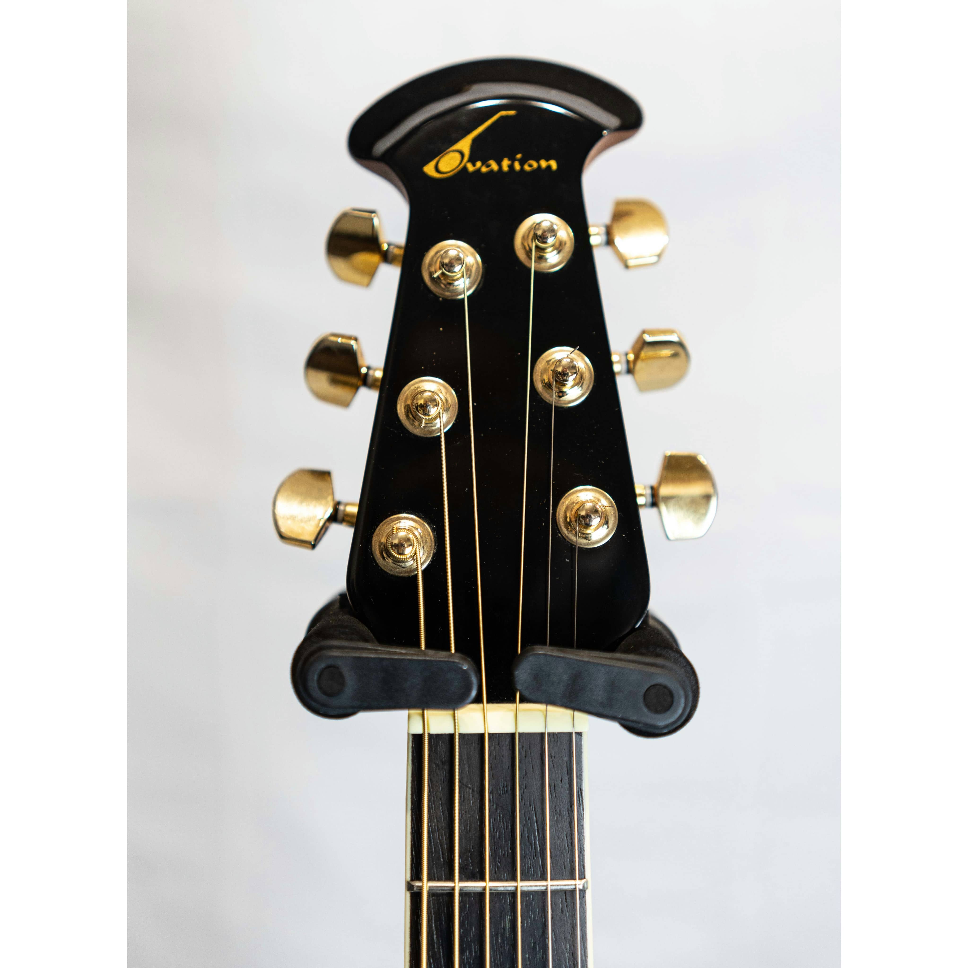 Ovation Celebrity CC44 Bowl Back Electro Acoustic + Hard Case (Pre