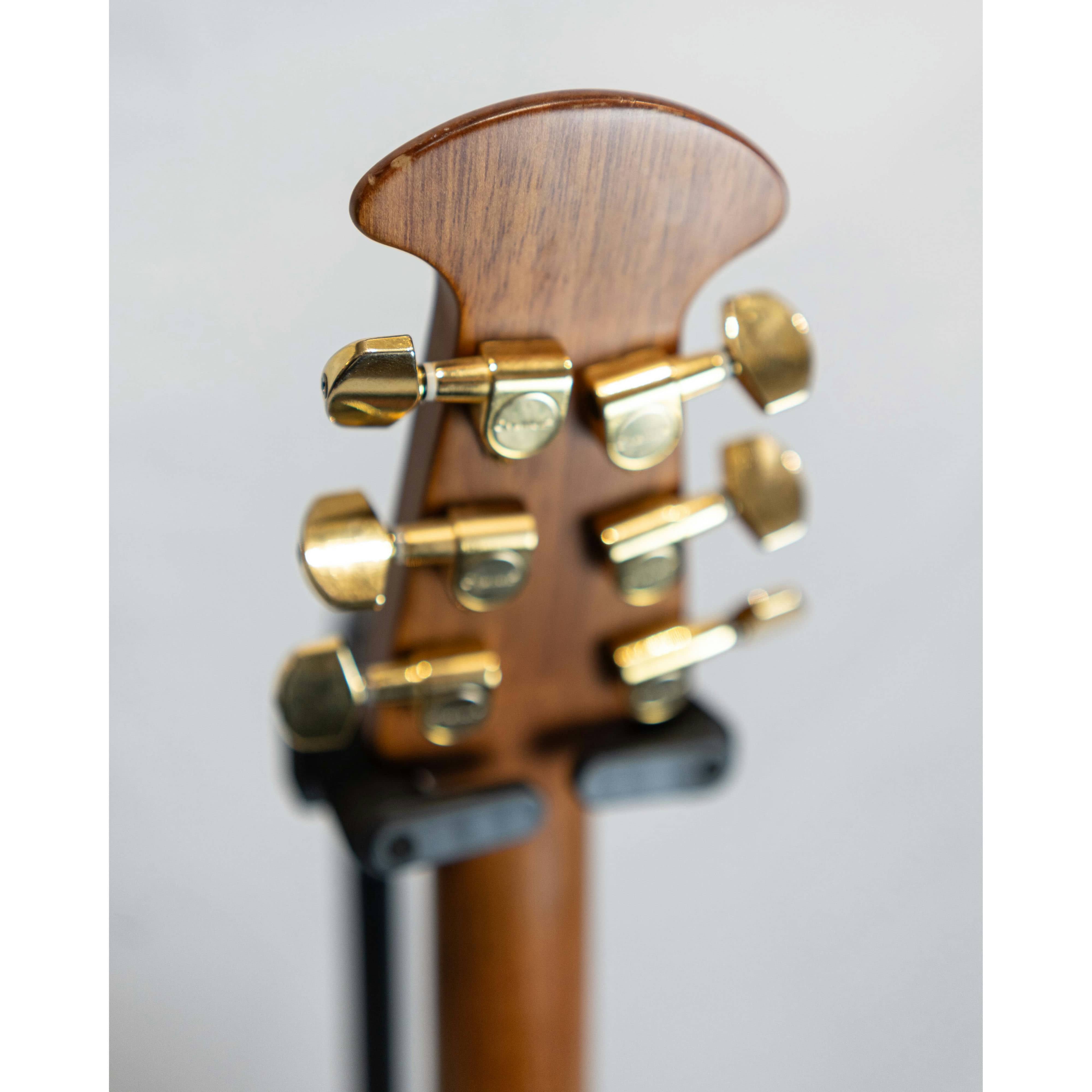 Ovation Celebrity CC44 Bowl Back Electro Acoustic + Hard Case (Pre