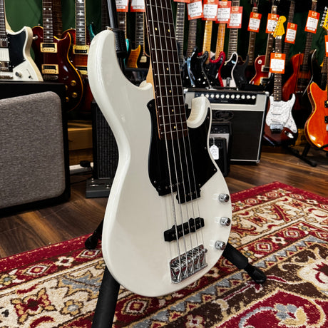 Yamaha BB235 5 String Bass Guitar Vintage White + Case (Pre-Owned) - Music Vault