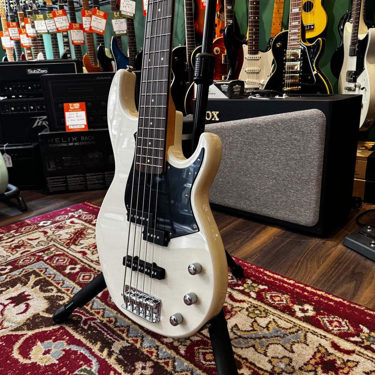 Yamaha BB235 5 String Bass Guitar Vintage White + Case (Pre-Owned)